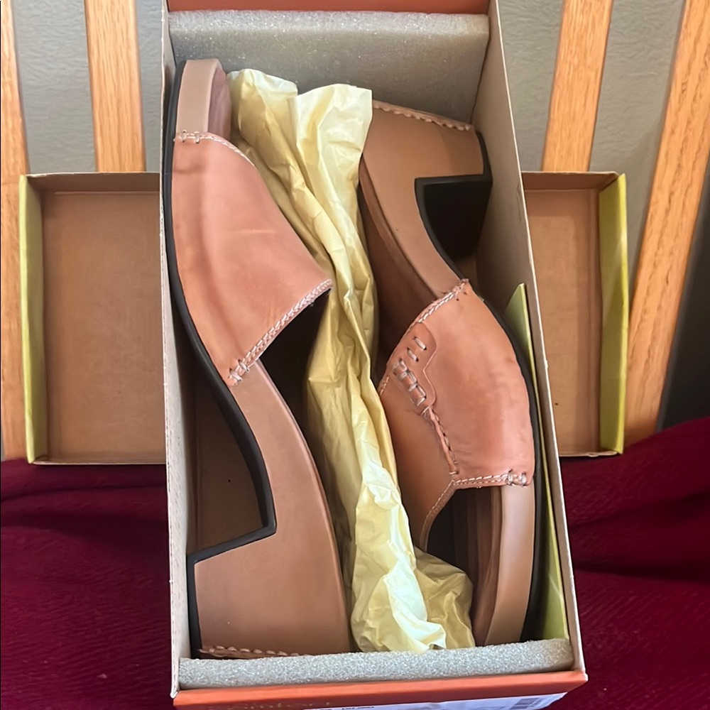 Women's Tan Strictly Comfort Leather shoes -